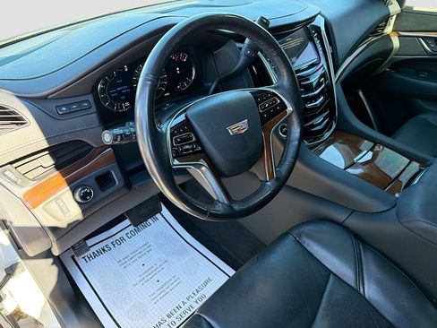 Used 2020 Cadillac Escalade Luxury image 27