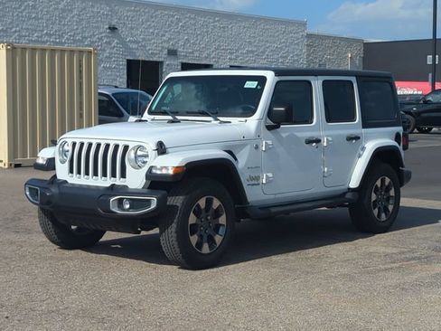 Used 2018 Jeep Wrangler Unlimited Sahara AWD/4WD image 7