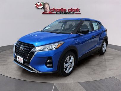 New 2025 Nissan Kicks Play S