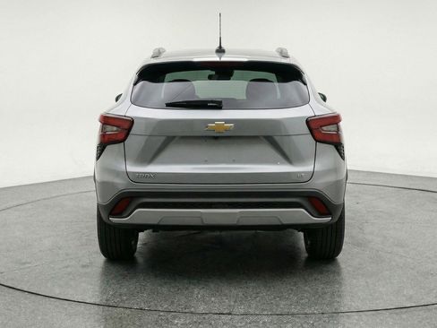 Used 2025 Chevrolet Trax LT image 7