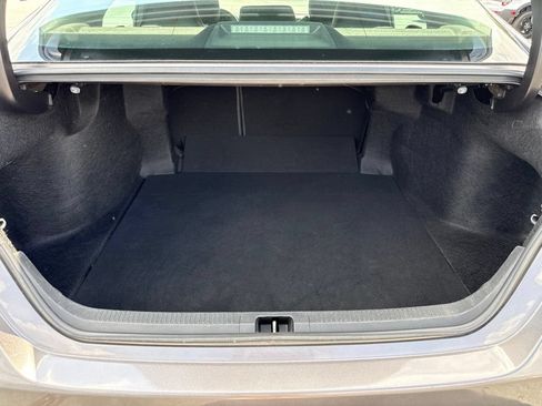 Used 2019 Toyota Camry SE FWD image 26