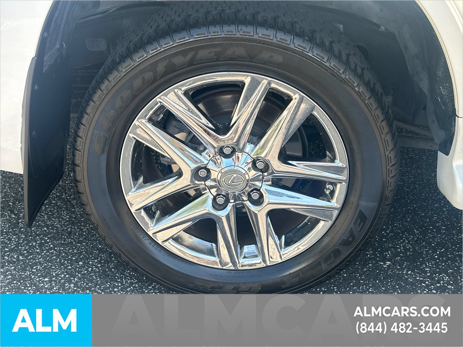 Used 2015 Lexus LX 570 4WD w/ Luxury Package image 20