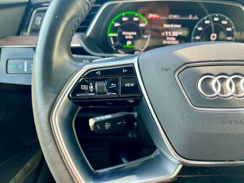 Used 2019 Audi e-tron Prestige w/ Prestige Package image 17