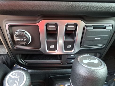Used 2025 Jeep Wrangler Sport AWD/4WD image 24