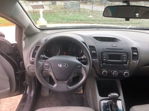 Used 2017 Kia Forte LX image 27