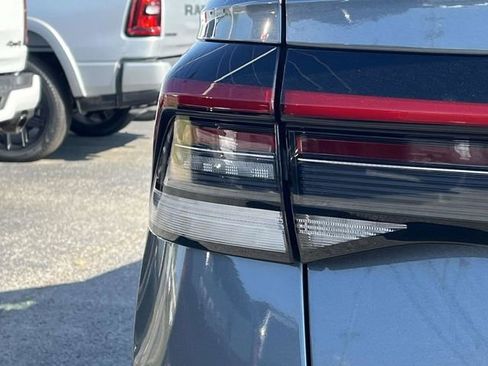 Used 2025 Volkswagen Taos SE image 10