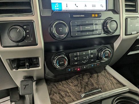 Used 2019 Ford F250 Lariat w/ Lariat Value Package image 27