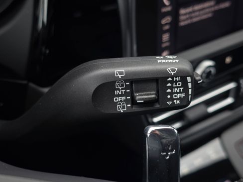 Used 2025 Porsche Macan image 38