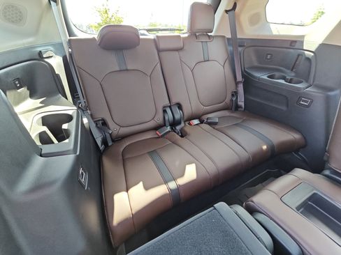 Used 2025 Honda Pilot Elite image 12
