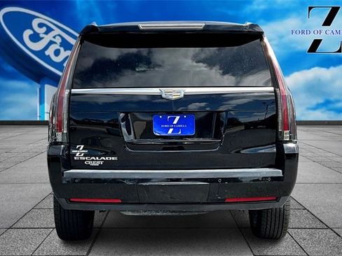 Used 2015 Cadillac Escalade Premium image 4