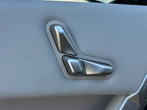 Used 2025 BMW iX xDrive50 image 14