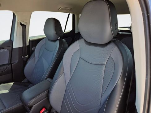 Used 2026 Volkswagen Tiguan SE FWD image 30
