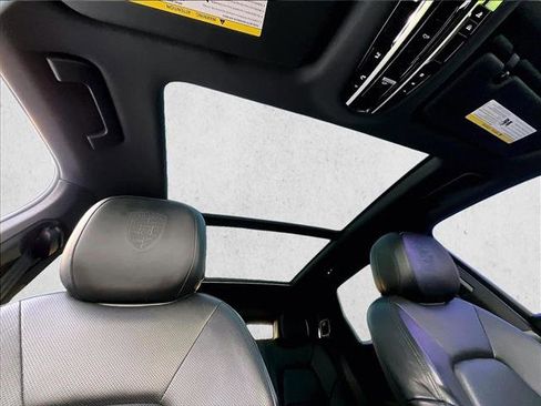 Used 2020 Porsche Cayenne E-Hybrid image 17