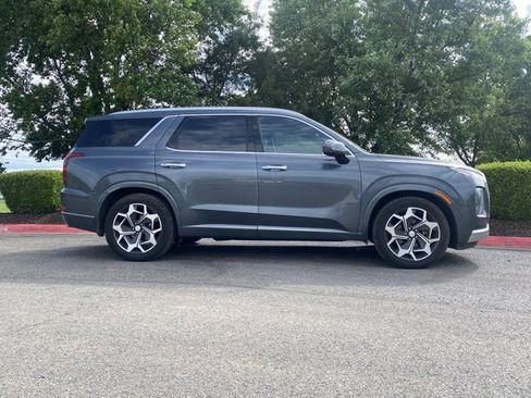 Used 2022 Hyundai Palisade Calligraphy FWD image 2