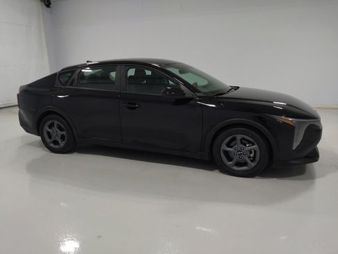 Used 2025 Kia K4 LXS image 11