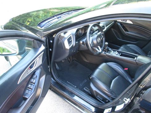 Used 2017 MAZDA MAZDA3 Touring FWD image 12