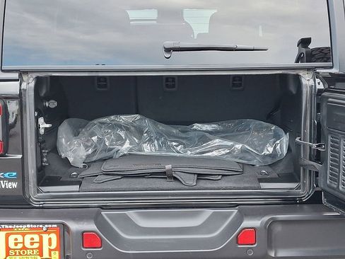 Certified 2025 Jeep Wrangler Unlimited Rubicon 4xe w/ Safety Group image 28