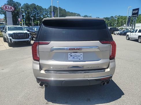 Used 2021 GMC Yukon XL Denali w/ Denali Premium Package RWD image 6