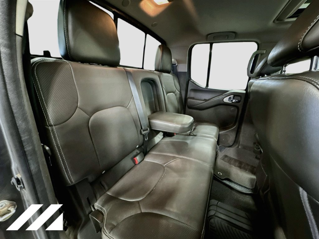 Used 2018 Nissan Frontier PRO-4X AWD/4WD image 28