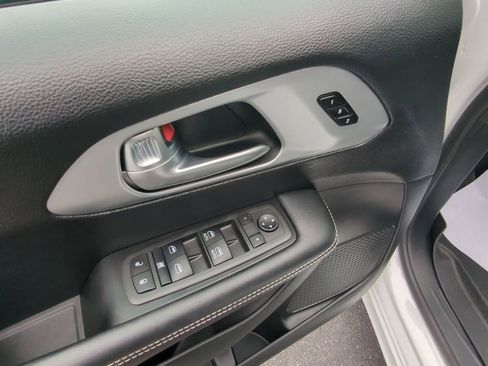 Used 2024 Chrysler Pacifica Touring-L w/ S Appearance Package FWD image 19