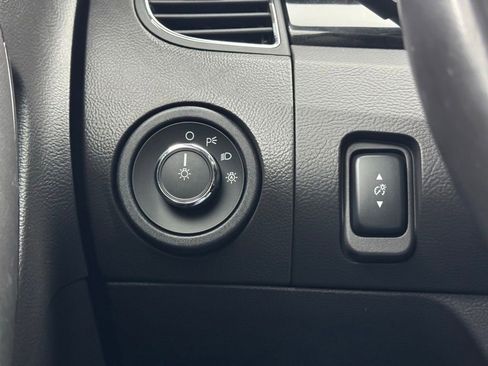 Used 2010 Ford Taurus Limited FWD image 19