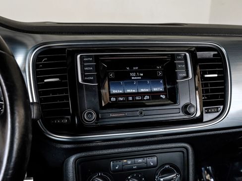 Used 2016 Volkswagen Beetle 1.8T Denim image 25