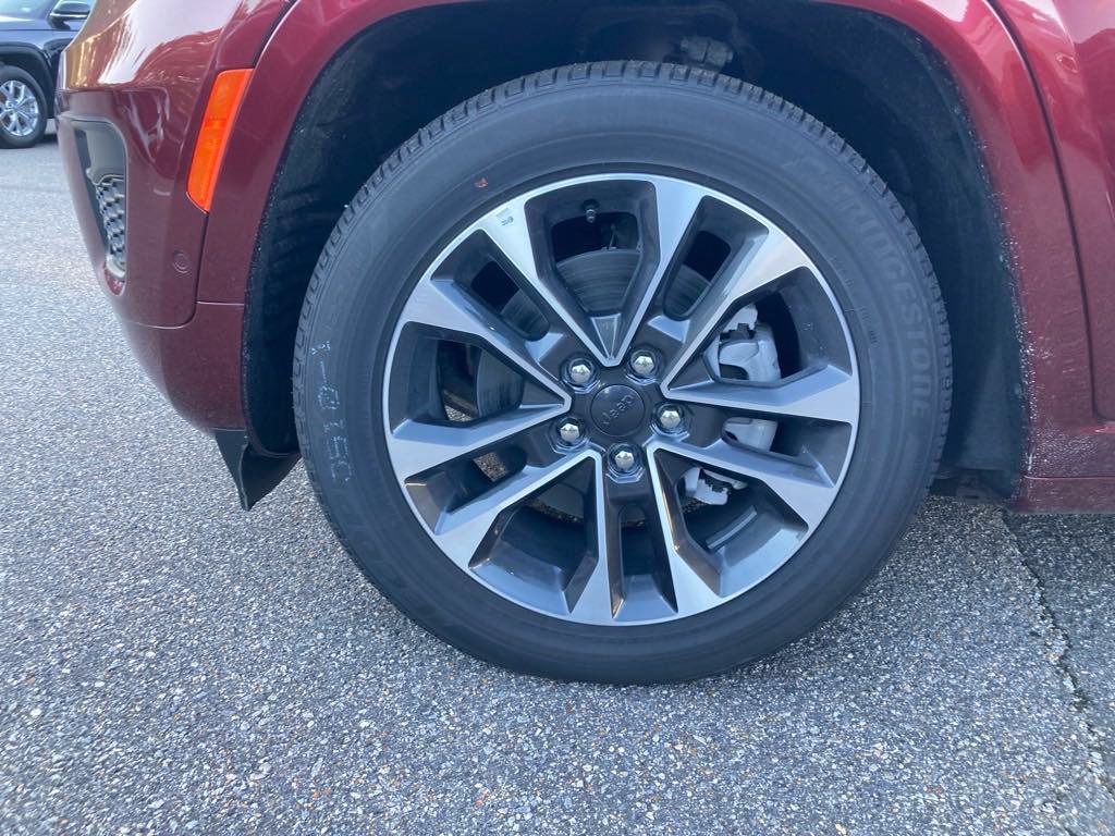 New 2024 Jeep Grand Cherokee Overland w/ Advanced Protech Group III AWD/4WD image 27