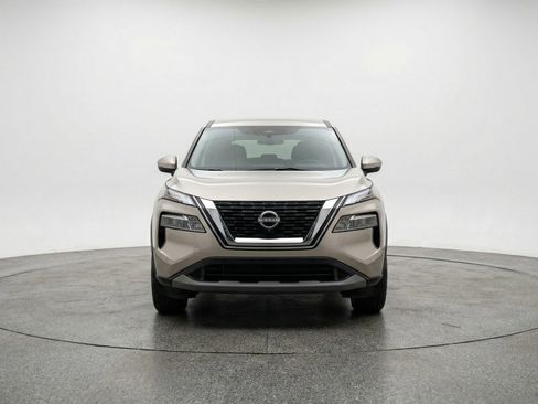 Used 2025 Nissan Rogue SV image 2