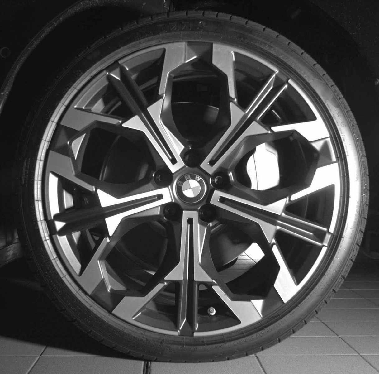 New 2026 BMW 330i xDrive Sedan w/ Premium Package AWD/4WD image 21