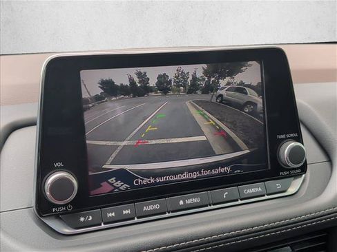 Used 2023 Nissan Rogue SV FWD image 14