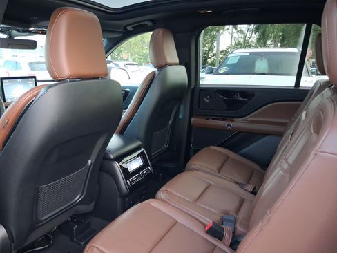 Certified 2023 Lincoln Aviator Reserve w/ Elements Package Plus RWD image 5