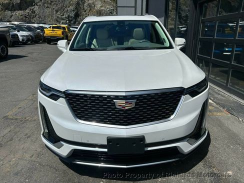 Used 2022 Cadillac XT6 Premium Luxury w/ LPO, Floor Liner Package AWD/4WD image 6