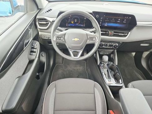 Used 2025 Chevrolet TrailBlazer LT w/ Convenience Package FWD image 7