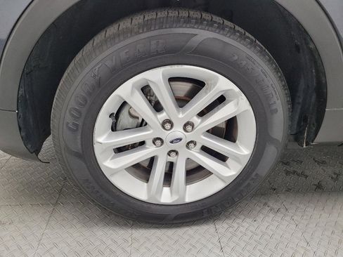 Used 2017 Ford Explorer XLT w/ Equipment Group 202A FWD image 31