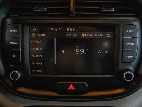 Used 2025 Kia Soul LX w/ LX Technology Package FWD image 8