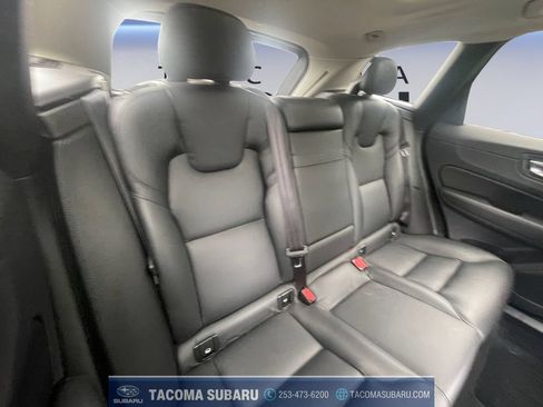 Used 2019 Volvo XC60 T5 Momentum w/ Premium Package AWD/4WD image 18