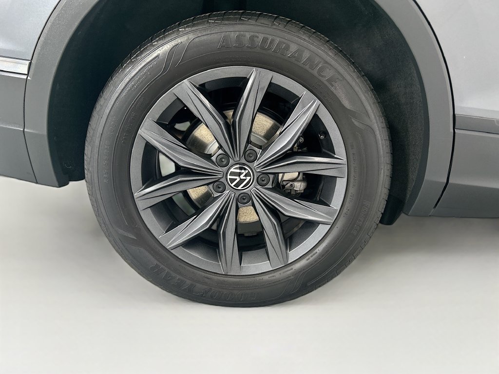 Used 2023 Volkswagen Tiguan SE FWD image 31