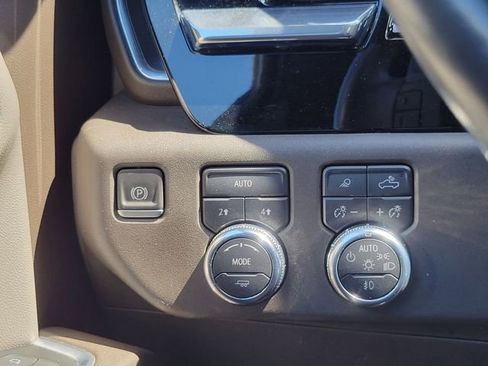 Used 2022 GMC Sierra 1500 SLT w/ SLT Convenience Package AWD/4WD image 13