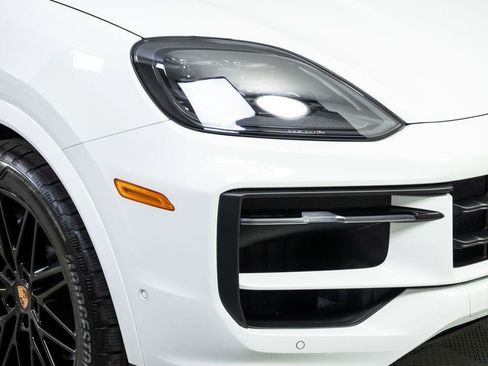 New 2026 Porsche Cayenne Coupe AWD/4WD image 38