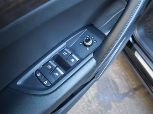 Used 2023 Audi Q5 2.0T Premium w/ Convenience Package image 17