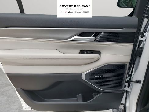 New 2026 Jeep Grand Wagoneer L 2WD image 17