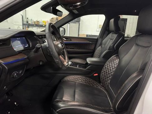 Used 2025 Jeep Grand Cherokee Summit image 16