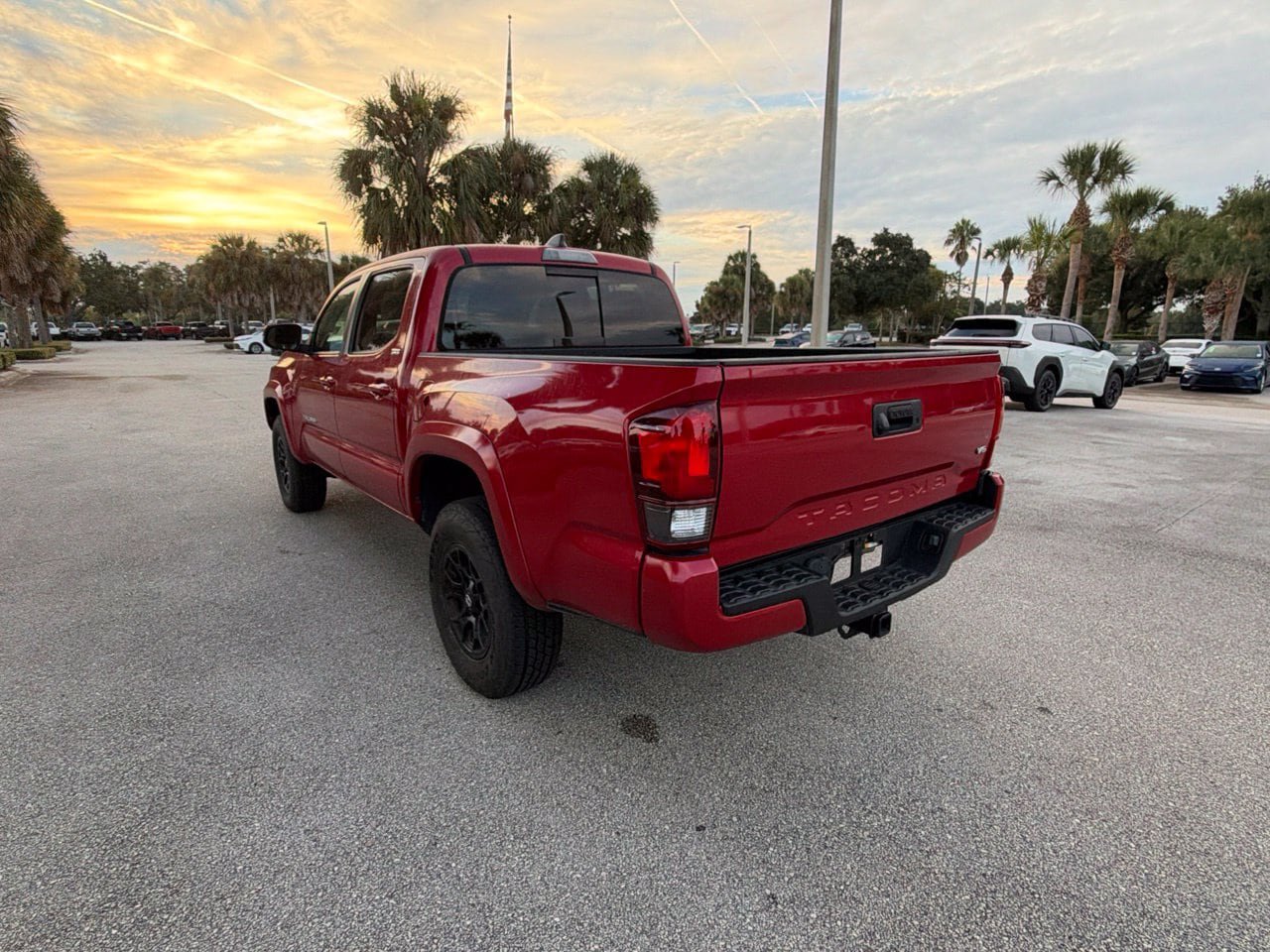 Used 2022 Toyota Tacoma SR5 w/ Technology Package RWD image 3