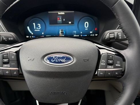 Used 2023 Ford Escape Platinum w/ Premium Technology Package AWD/4WD image 16