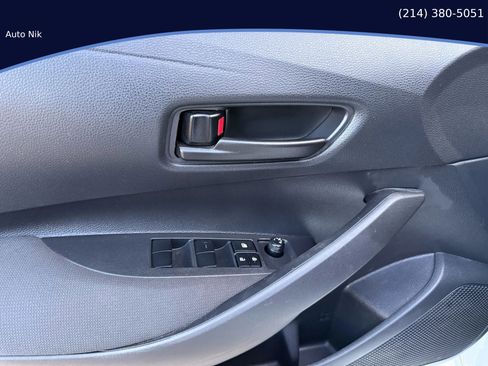Used 2025 Toyota Corolla LE FWD image 37
