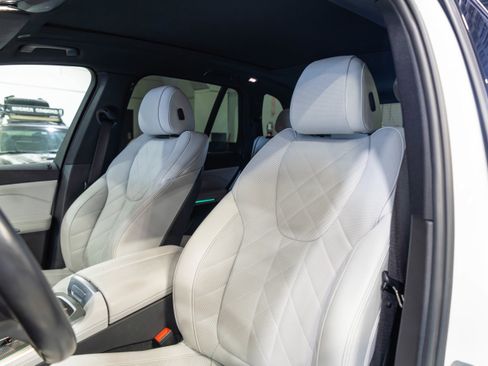 Used 2023 BMW X5 xDrive40i w/ M Sport Package image 32