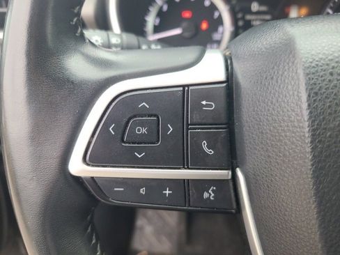 Used 2024 Toyota Highlander XLE image 21