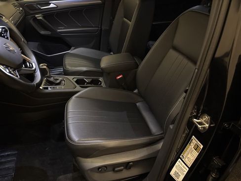 Used 2024 Volkswagen Tiguan SE R-Line image 11