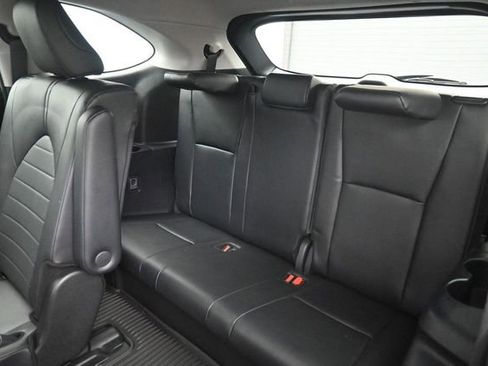 Used 2024 Toyota Highlander XLE AWD/4WD image 31