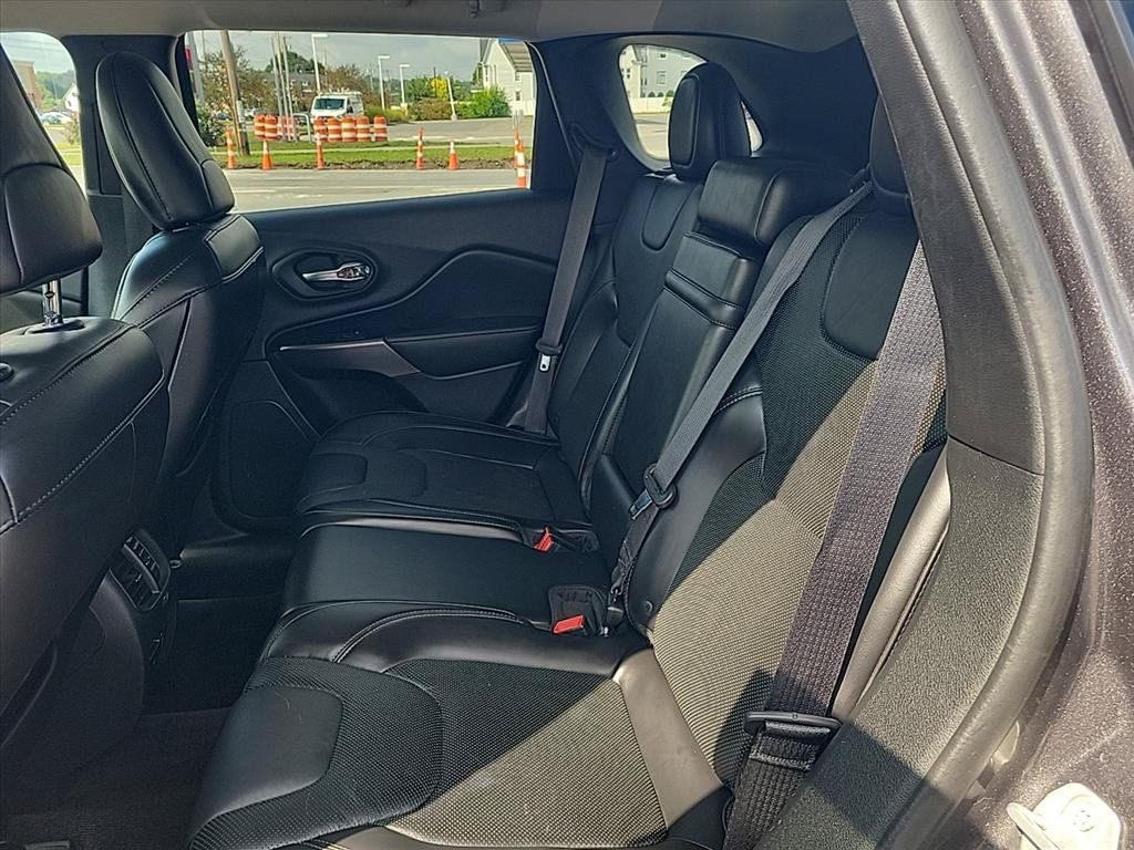 Used 2019 Jeep Cherokee Limited AWD/4WD image 17